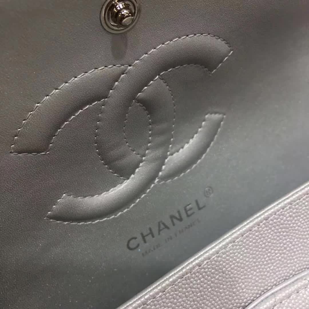 Chanel 香奈儿 Classic Flap 小鱼子酱 银色 25 银五金 （现货）