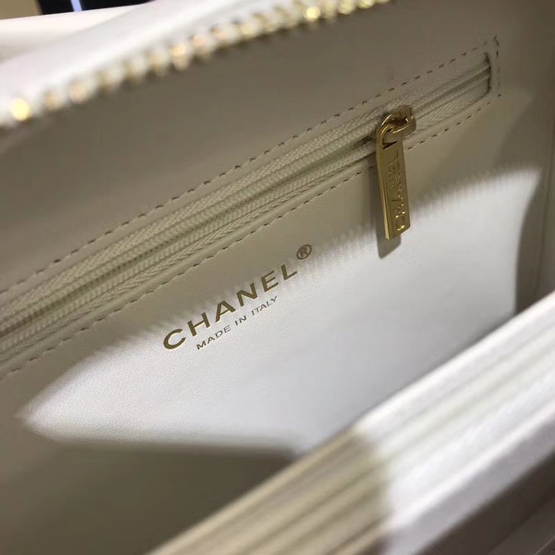 Chanel 化妆包  21cm 进口小鱼子酱 白色 现货 