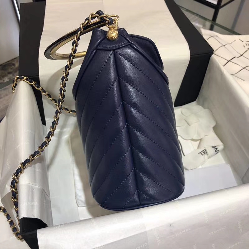 Chanel 18巴黎汉堡系列新款 Bucket Bag 蓝色 金属手柄 水桶包 意大利小羊皮