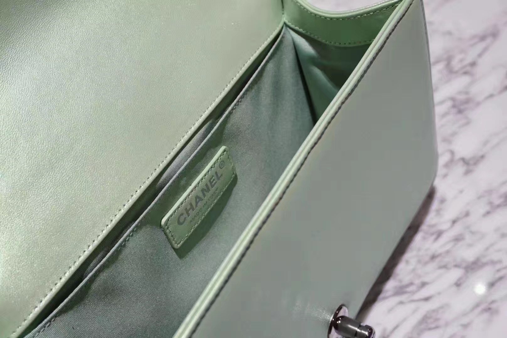 Chanel 香奈儿 Leboy系列 25cm 原厂小羊皮 珠光绿色 大理石纹琉璃五金