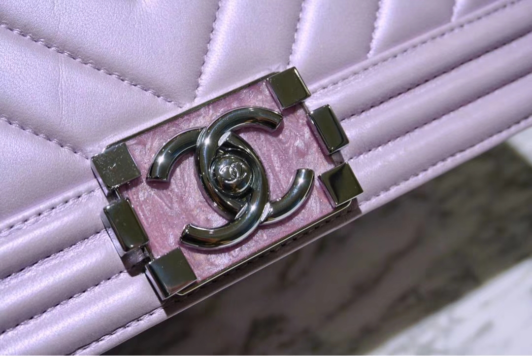 Chanel 香奈儿 Leboy系列  25cm 原厂小羊皮 珠光粉色 大理石纹琉璃五金 V型