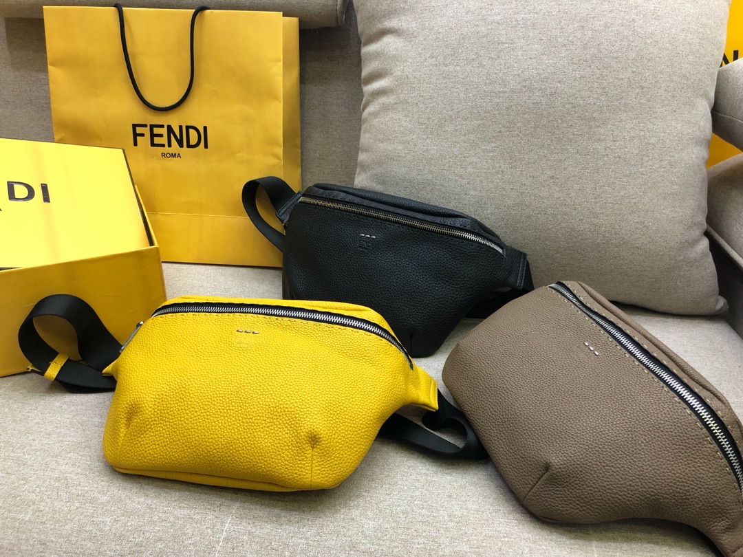 FENDI芬迪 最新腰包 可当胸包  拉链开合腰包 28×20 5569 小牛皮制成 手工缝线