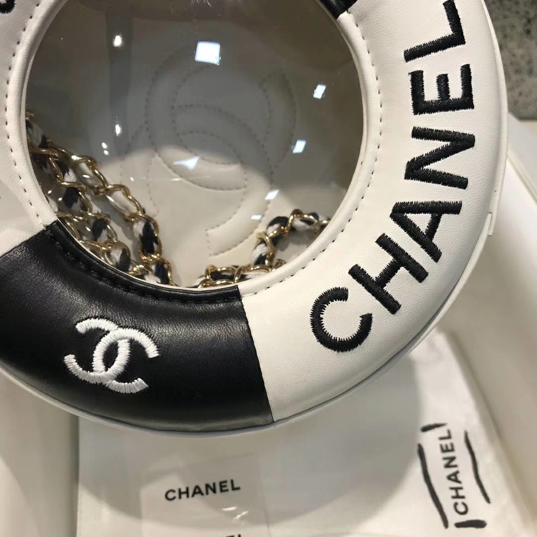 Chanel 早春度假系列 救生圈 小羊皮 拼色刺绣 17.5×6×17.5cm