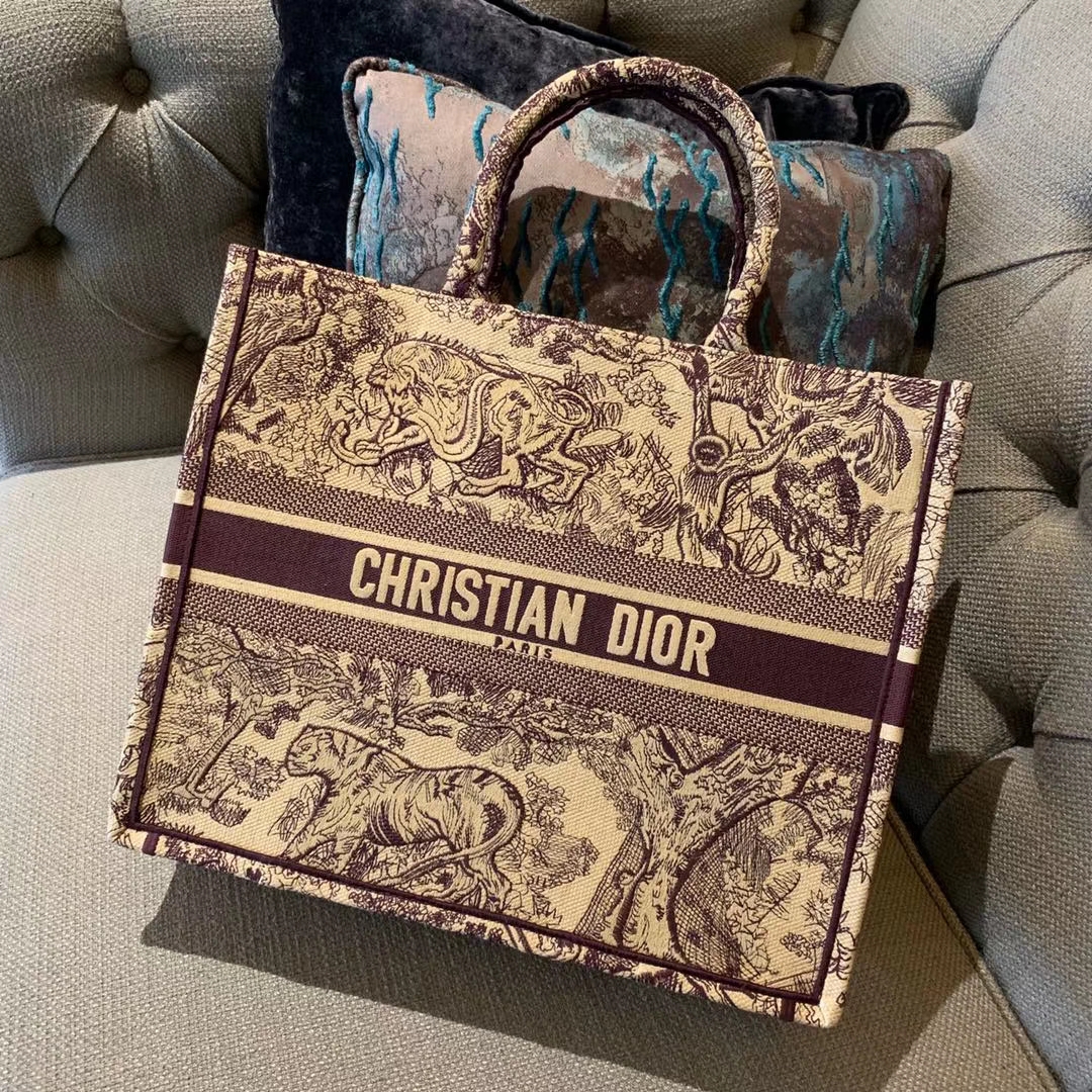 Dior Tote 购物袋 由时光淬炼而愈显光彩的包袋