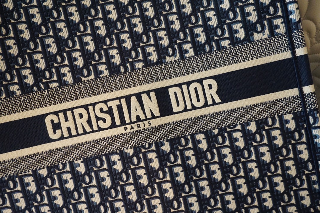 最新Dior布纹老花  蓝D实拍图