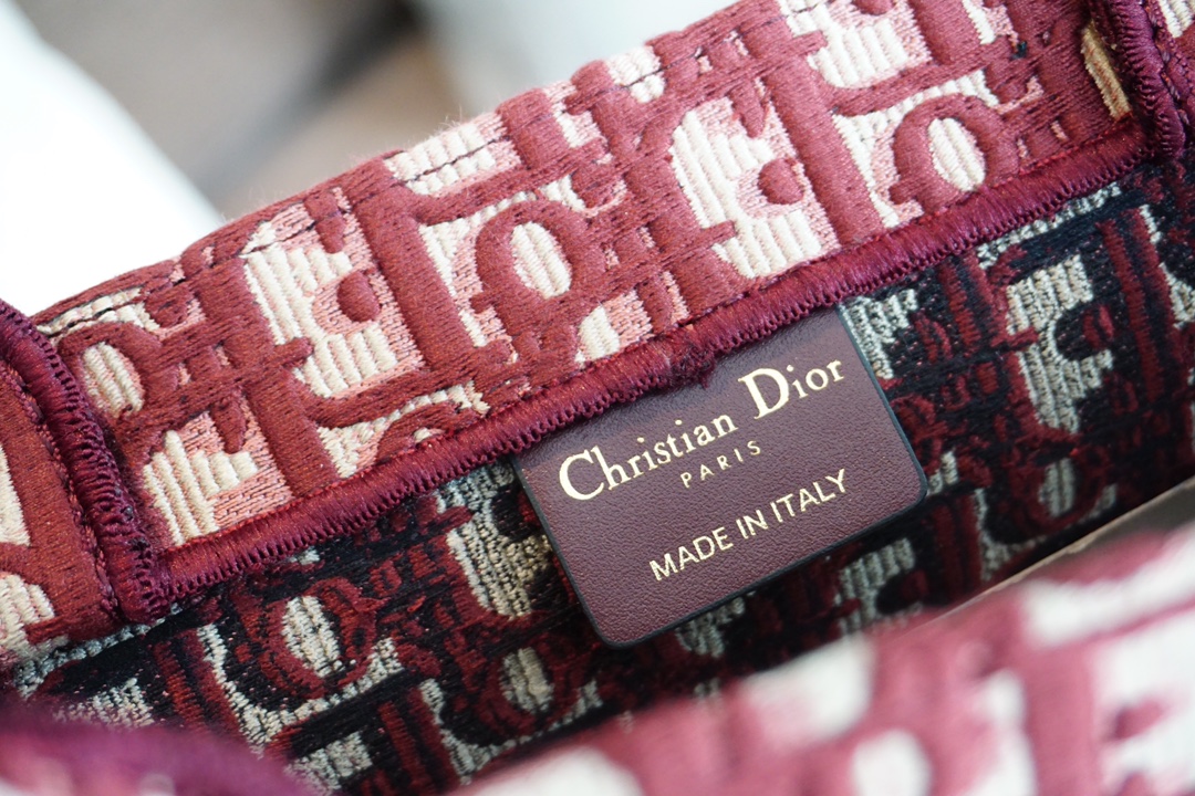 Dior购物袋 布纹老花酒红色  可以定制专属自己的名字