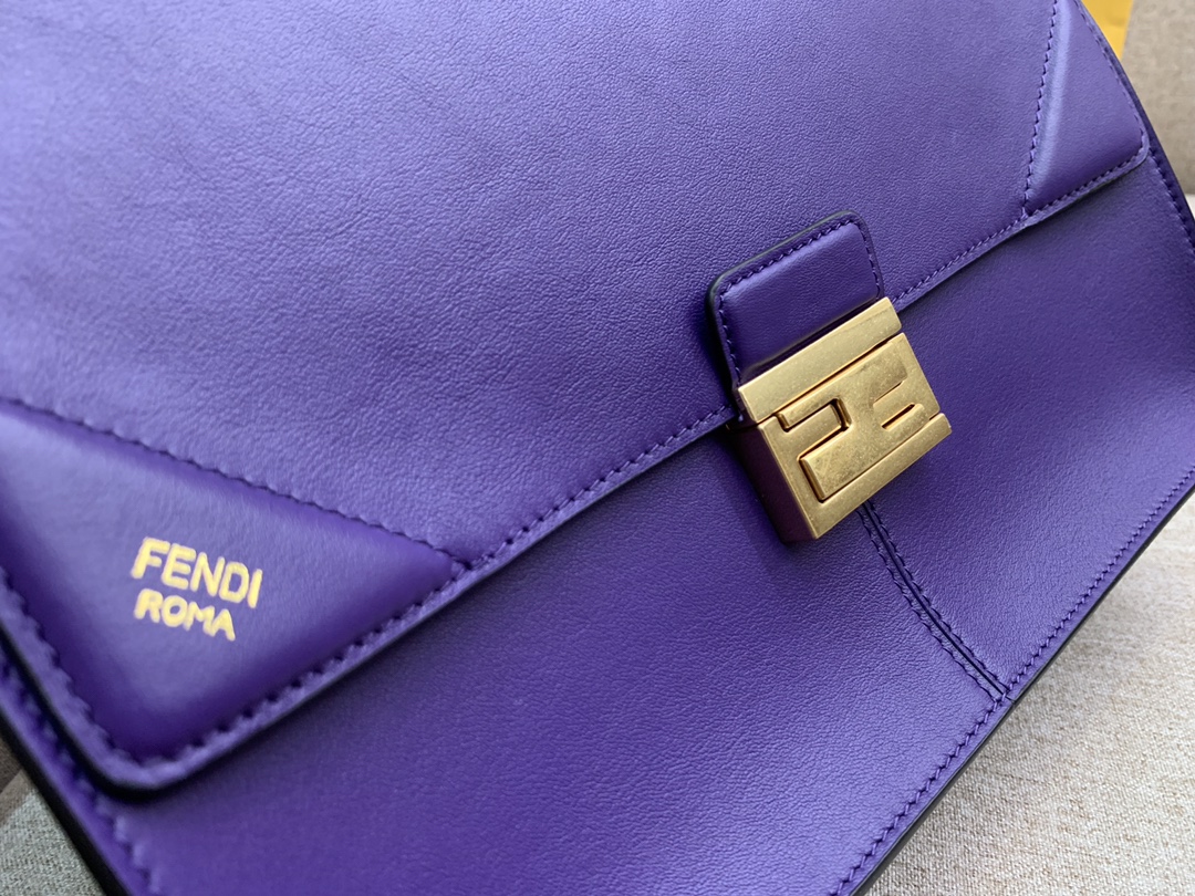 Fendi 芬迪 大号现 KAN U 系列 定制凸纹 紫色按扣女包 原厂进口皮