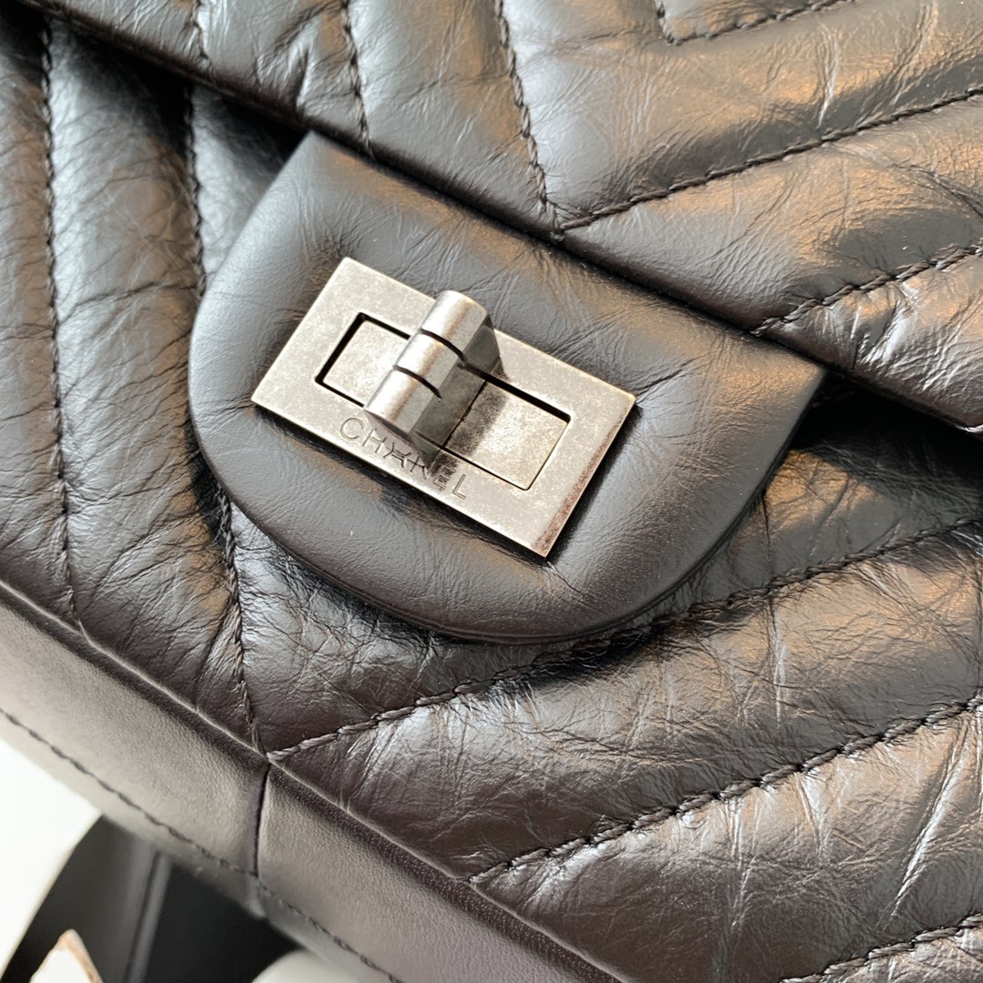 Chanel 香奈儿 复刻2.55 渠道代购版本 Ｖ纹 28cm～原厂皮～黑色～古银