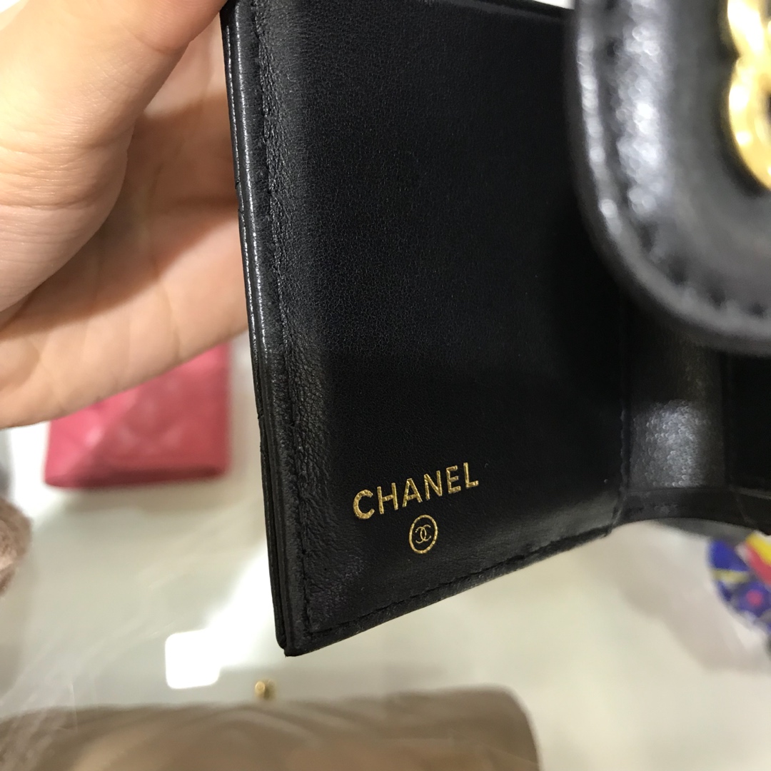 Chanel 香奈儿 三折包小钱包 进口小羊皮～黑色金扣