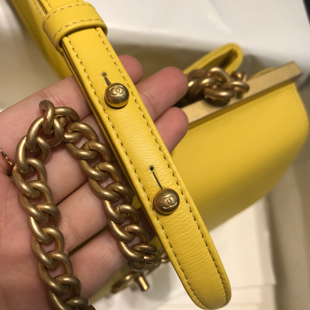 Chanel 香奈儿 口盖包～ 23cm 小羊皮～黄色