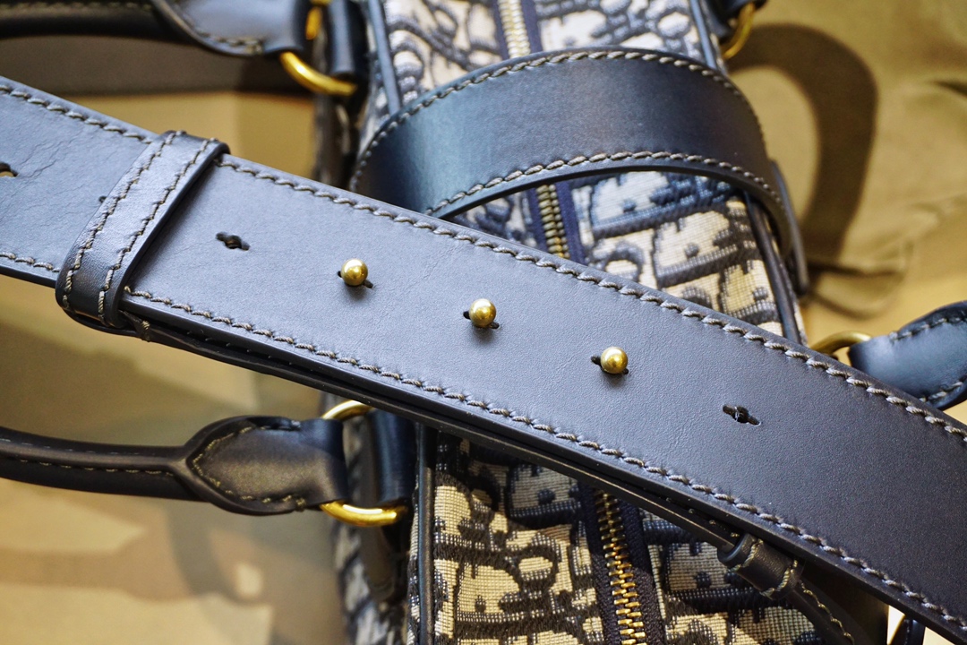 迪奥/Dior 复古刺绣帆布包  可调节宽肩带设计的旅行购物袋
