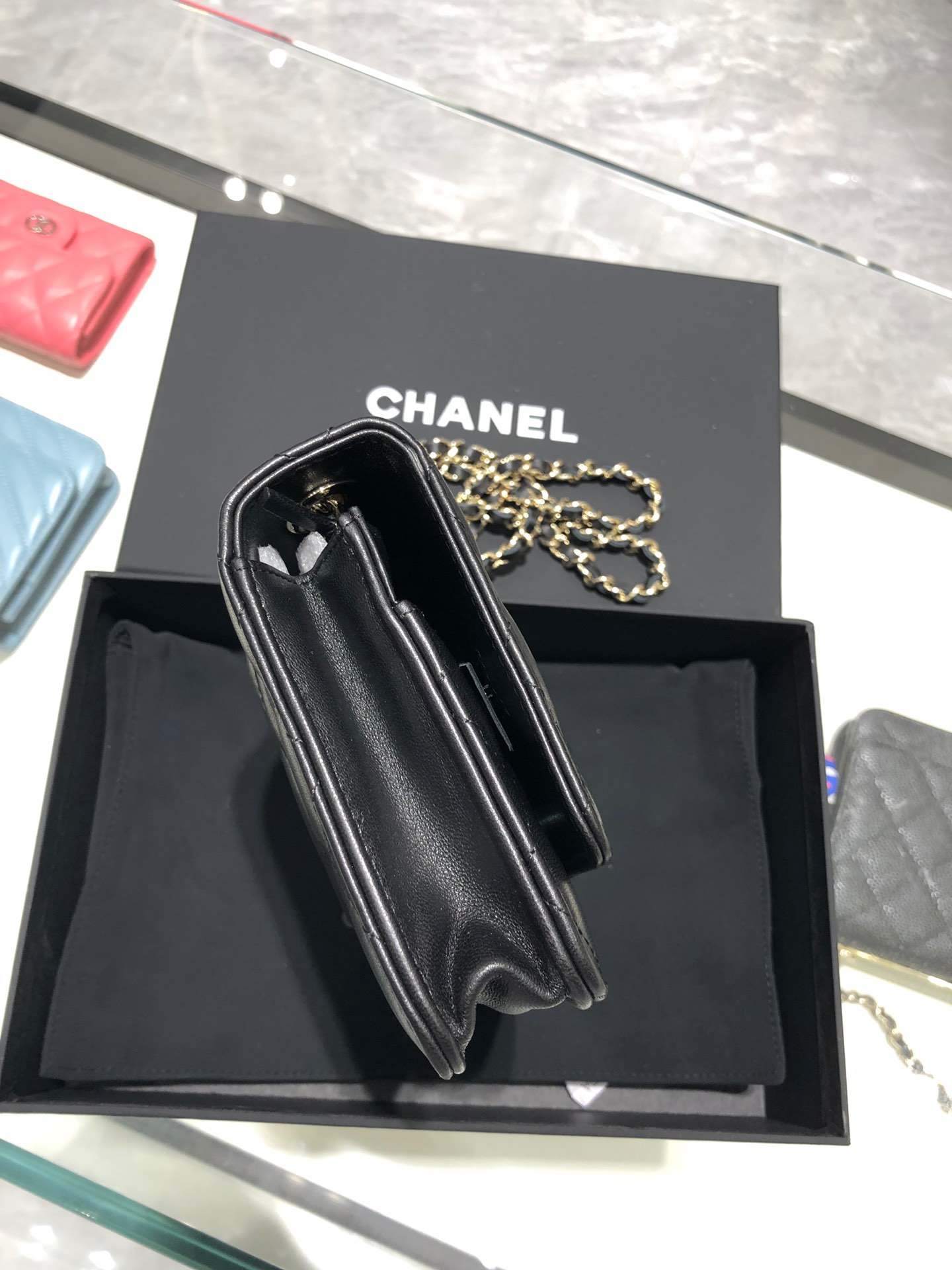 Chanel 香奈儿 WOC～铁片款 19cm 原厂皮小羊皮 黑色 香槟金