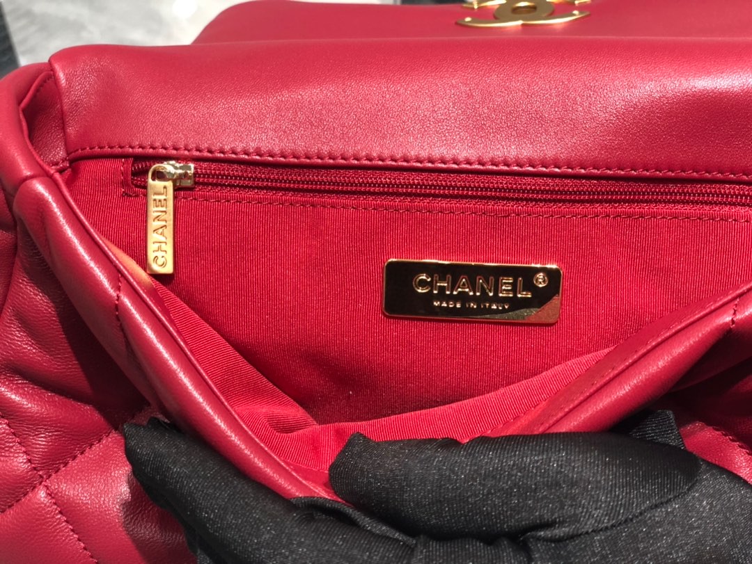 【真品级】～ 法国进口小羊皮Chanel2019秋冬新季系列 宽格纹粗链条翻盖包  16*26*9cm 全套包装红色