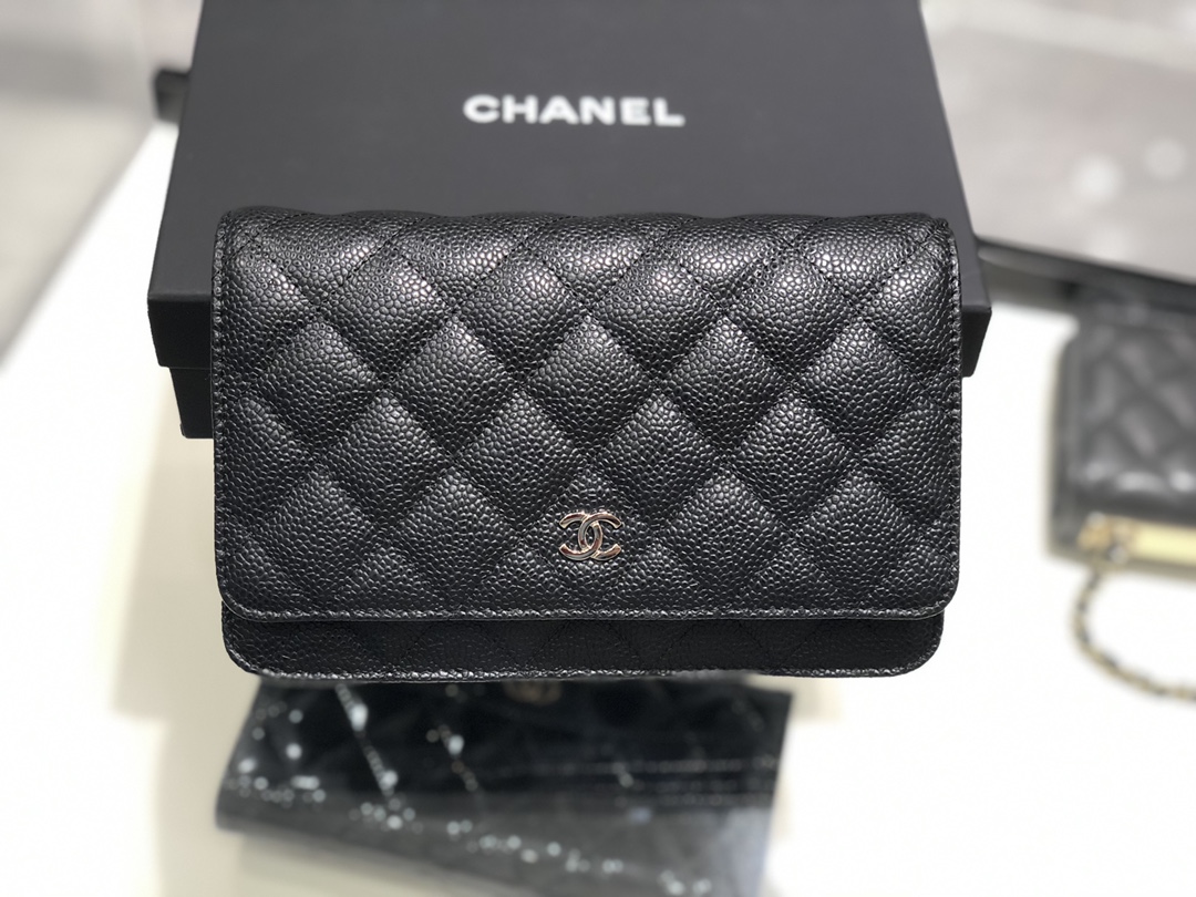 Chanel中国官网 《Woc 发财包》新款磁铁扣～代购版本19cm～原厂进口皮～鱼子酱～黑色
