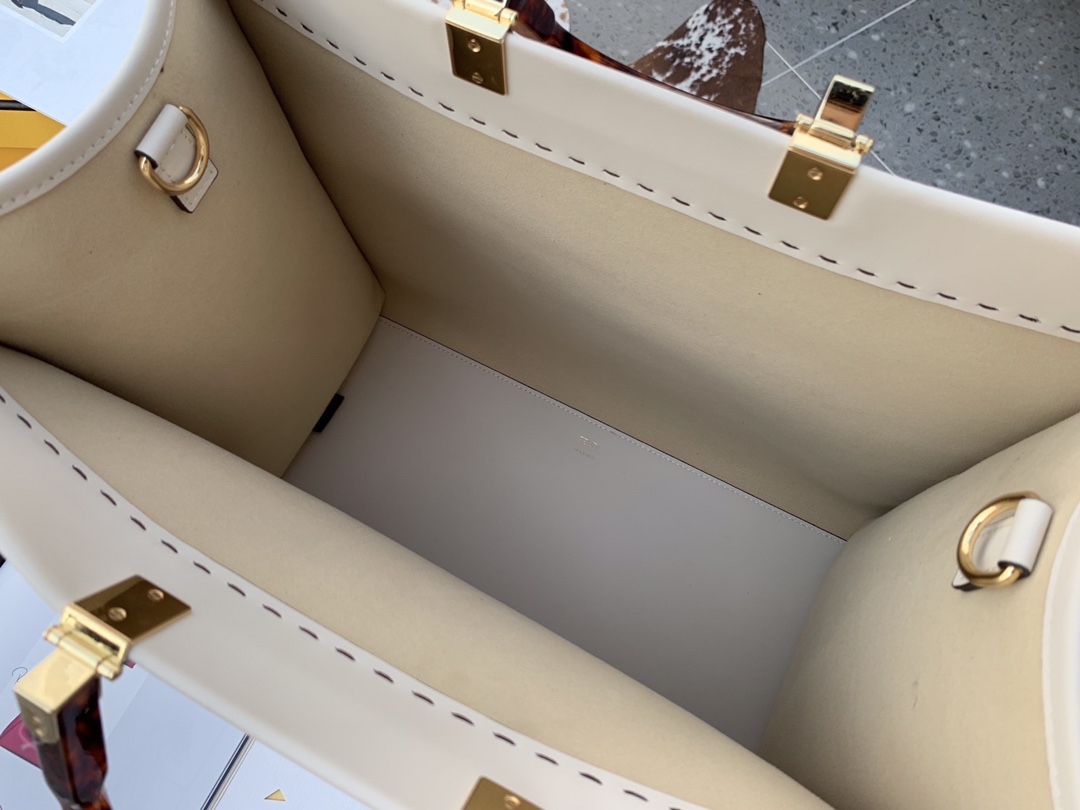 芬迪FENDI 8822最新购物袋 奶白色皮革 字母图案 自身带立体感 40cm 