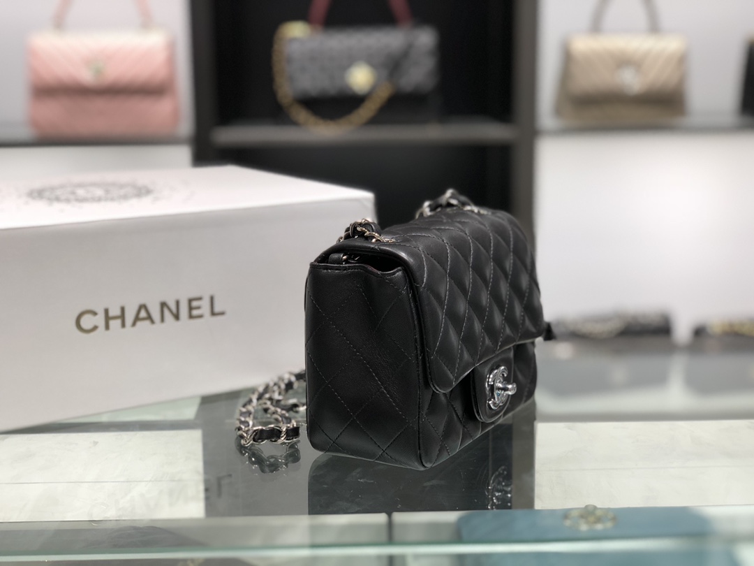 Chanel 香奈儿 Chanel Classic Flap 17cm 黑色 银扣