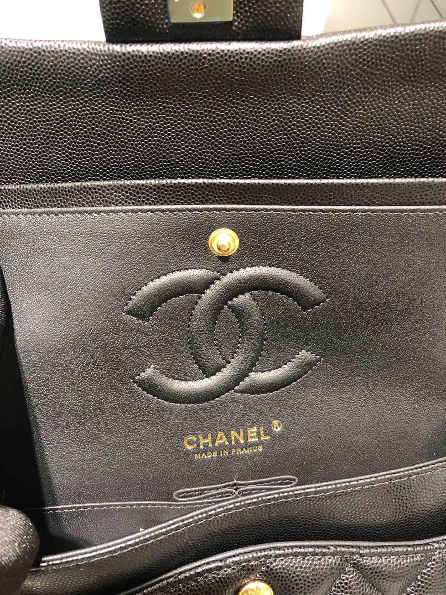 Chanel 香奈儿【真品级】黑色-金扣～CF中号～原厂小鱼子酱牛皮 25cm～原厂进口五金～现货