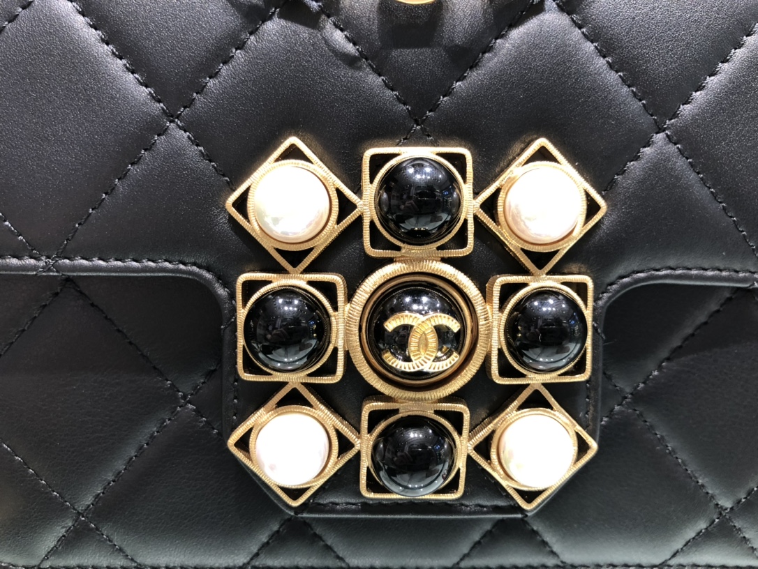 Chanel 香奈儿 Coco King Dom复古小方包口盖包，五金融入了宝石玛瑙元素
