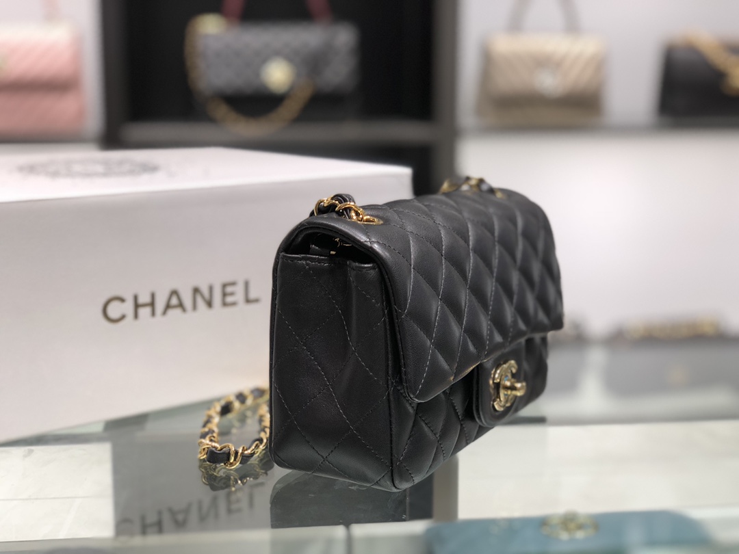 Chanel 香奈儿 Chanel Classic Flap 20cm 黑色 金扣