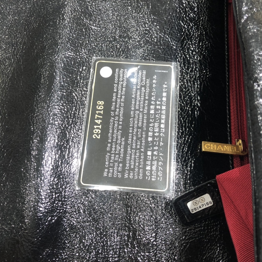 Chanel  19Bag黑色  太高级了 光面的油腊皮 再也不用担心包包被刮到 蹭到 很好打理 《真品级》