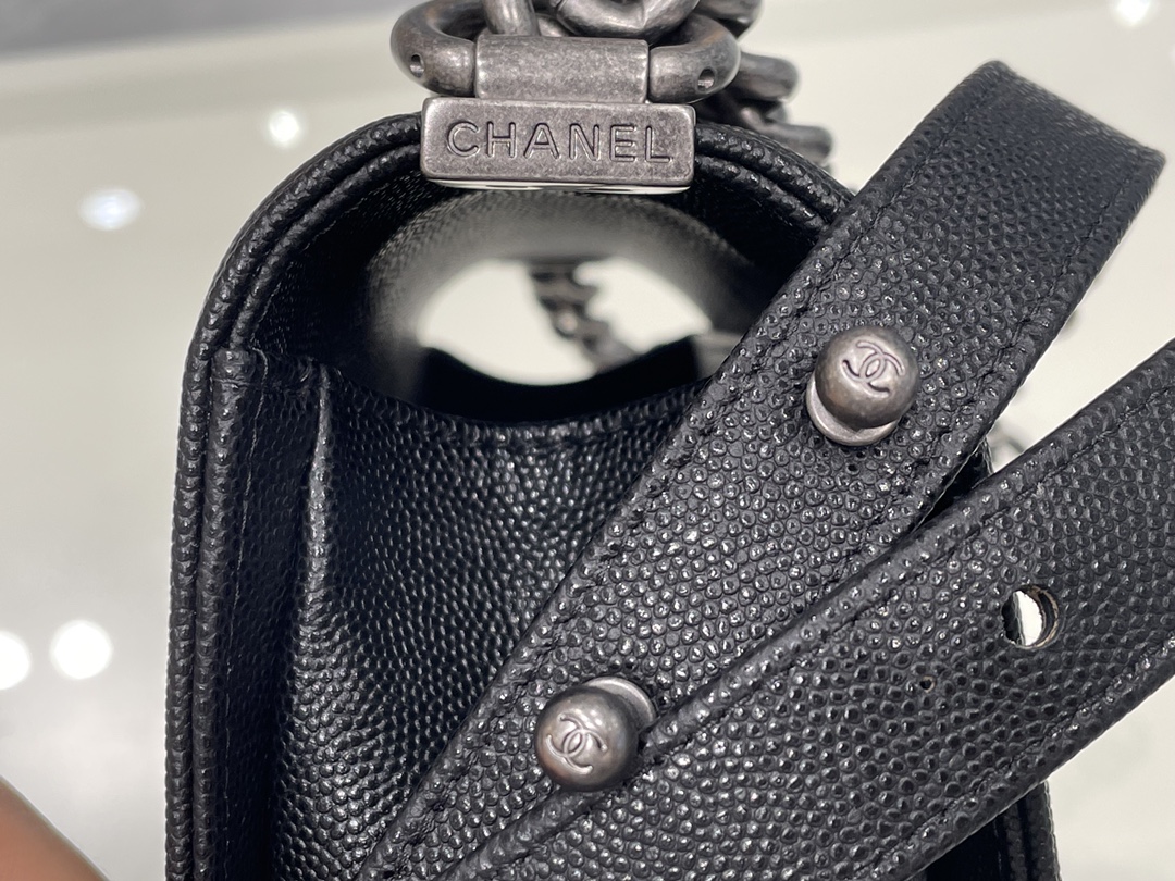 CHANEL 香奈儿 ｛真品级｝Chanel  Leboy小号 黑金 经常断货的一款 每个女人都值得拥有的经典款