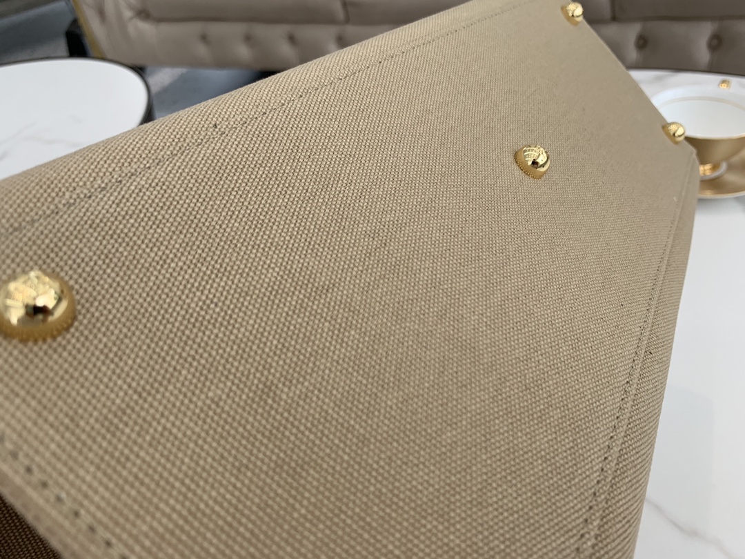 【￥1480】FENDI最新Sunshine Shopper  米色帆布托特包 超大容量 转便舒适 有太多理由要去推荐它 贼好看
