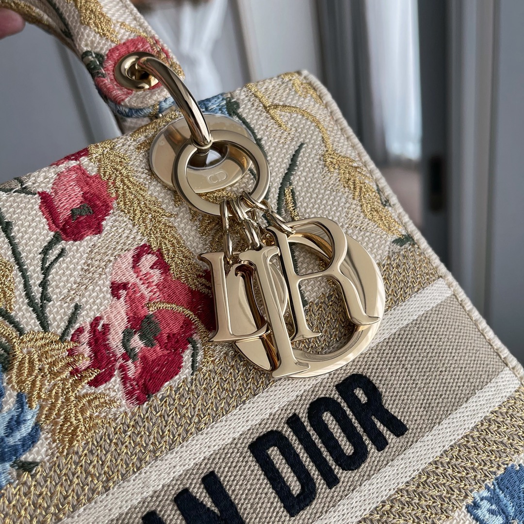 Dior 迪奥 五格/24cm 扶桑花 实拍呈上，现货 重工刺绣花卉 大写的美貌～
