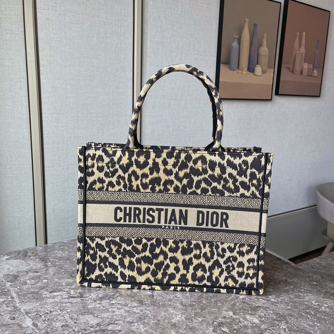Dior 2021  Dior 迪奥购物袋 小号/36.5cm 豹纹 时尚轮回，标记复古