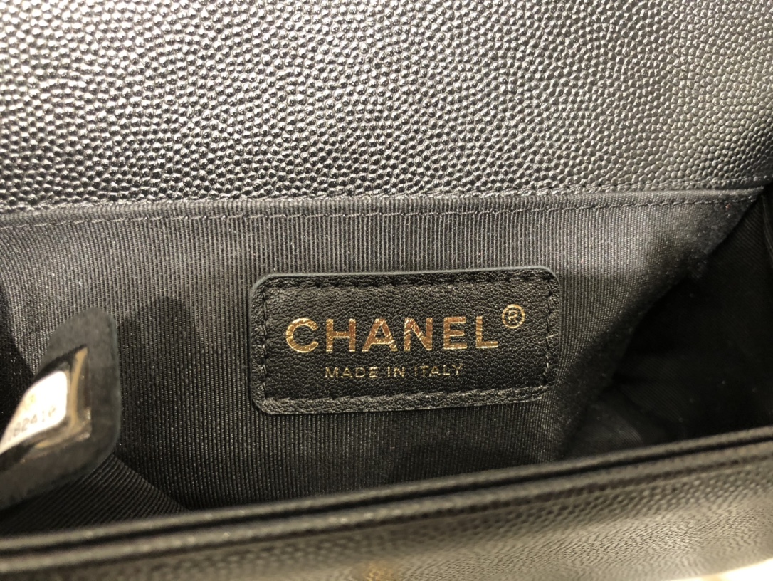 Chanel｛真品级｝Chanel  Leboy小号 黑金 经常断货的一款 每个女人都值得拥有的经典款