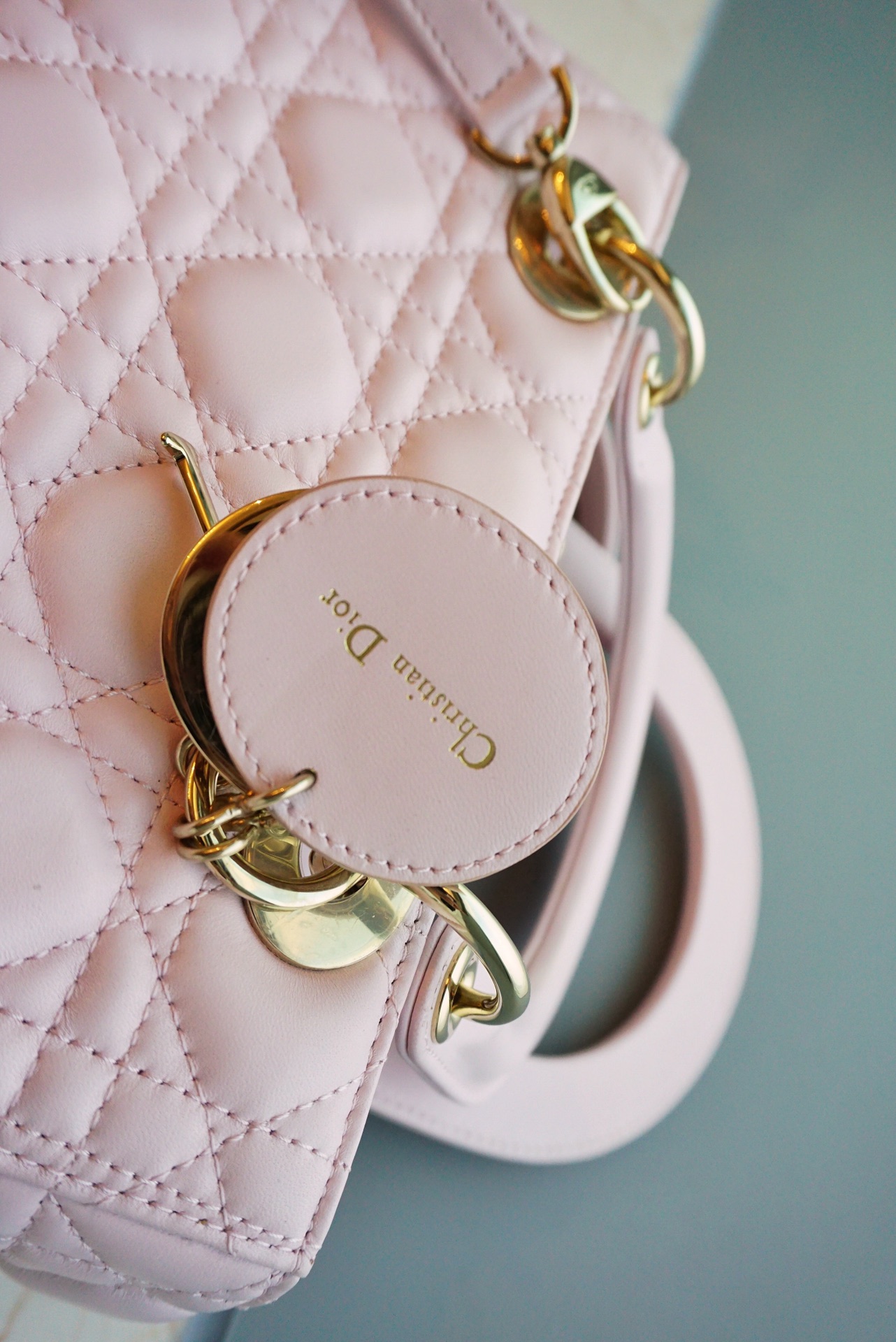 Dior 迪奥 五格 淡粉色 羊皮 金扣 24cm，优雅又少女