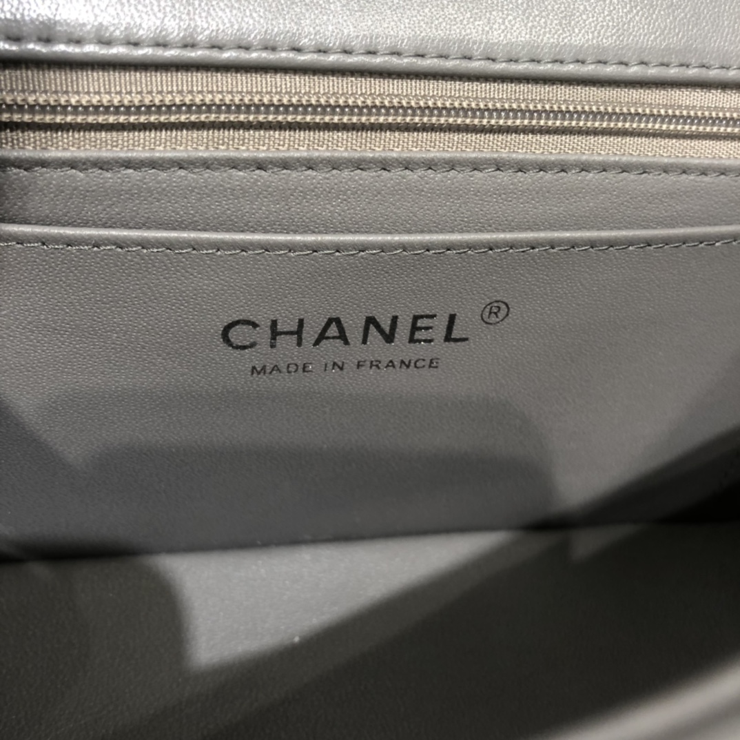 Chanel  CF大mini 高级灰  这个颜色太好看了  小羊皮 手感很柔软 低调奢华 尺寸20Cm 《真品级》