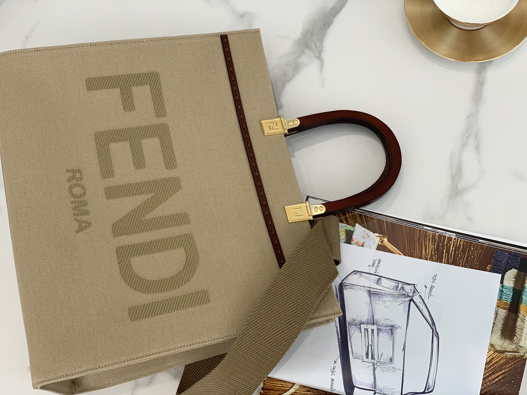FENDI最新Sunshine Shopper  米色帆布托特包 超大容量 转便舒适 有太多理由要去推荐它 贼好看