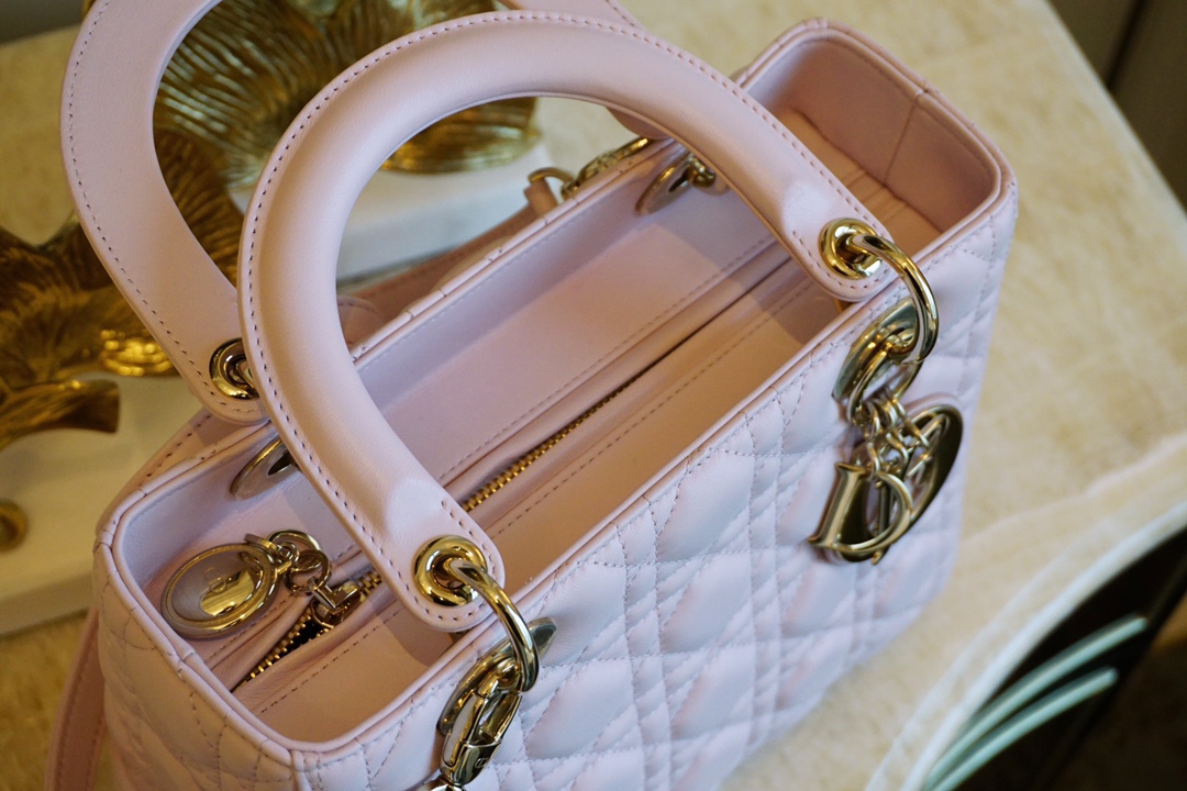 Dior 迪奥 五格 淡粉色 羊皮 金扣 24cm，优雅又少女