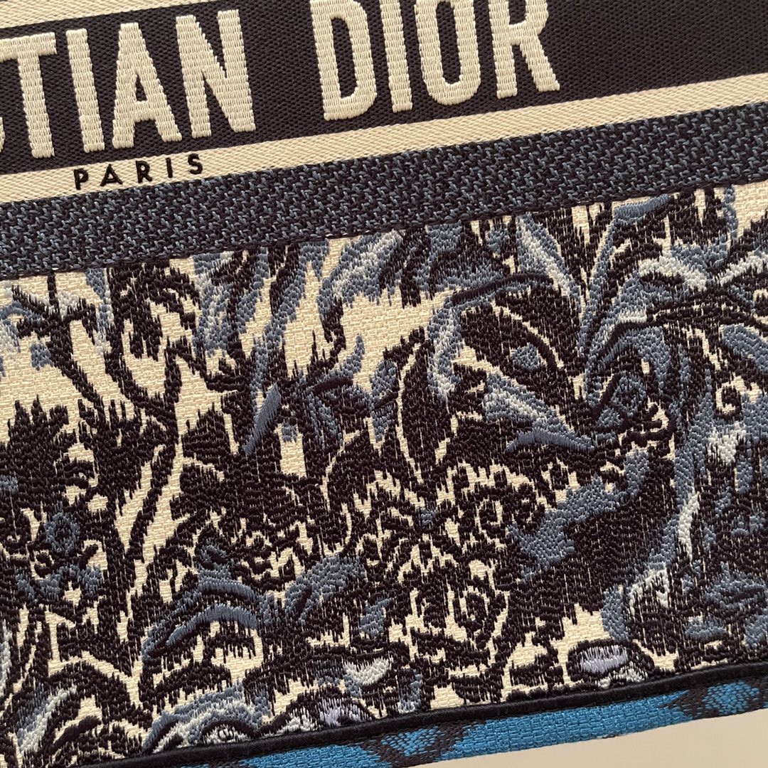 DIOR 迪奥 购物袋 椰林 大号/41.5cm  蓝色Dior Palms图案刺绣  上身有种度假的感觉
