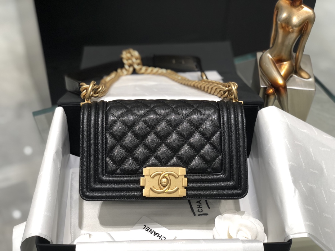 Chanel｛真品级｝Chanel  Leboy小号 黑金 经常断货的一款 每个女人都值得拥有的经典款