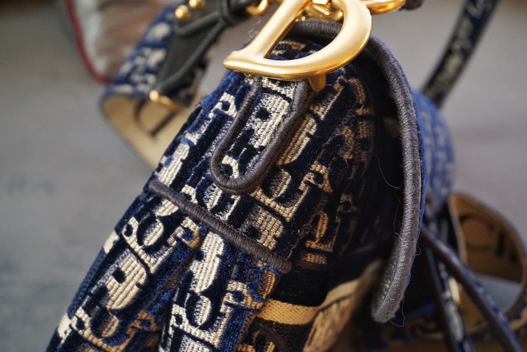 Dior 迪奥 马鞍包 高级 丝绒字母蓝 大号/25.5cm特别的存在