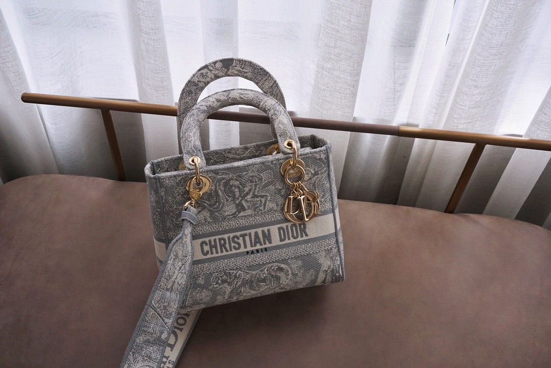 Dior 迪奥 五格/24cm 布纹 灰老虎 精湛工艺 动物刺绣 戴妃包 Lady Dior 全新演绎标志性图案