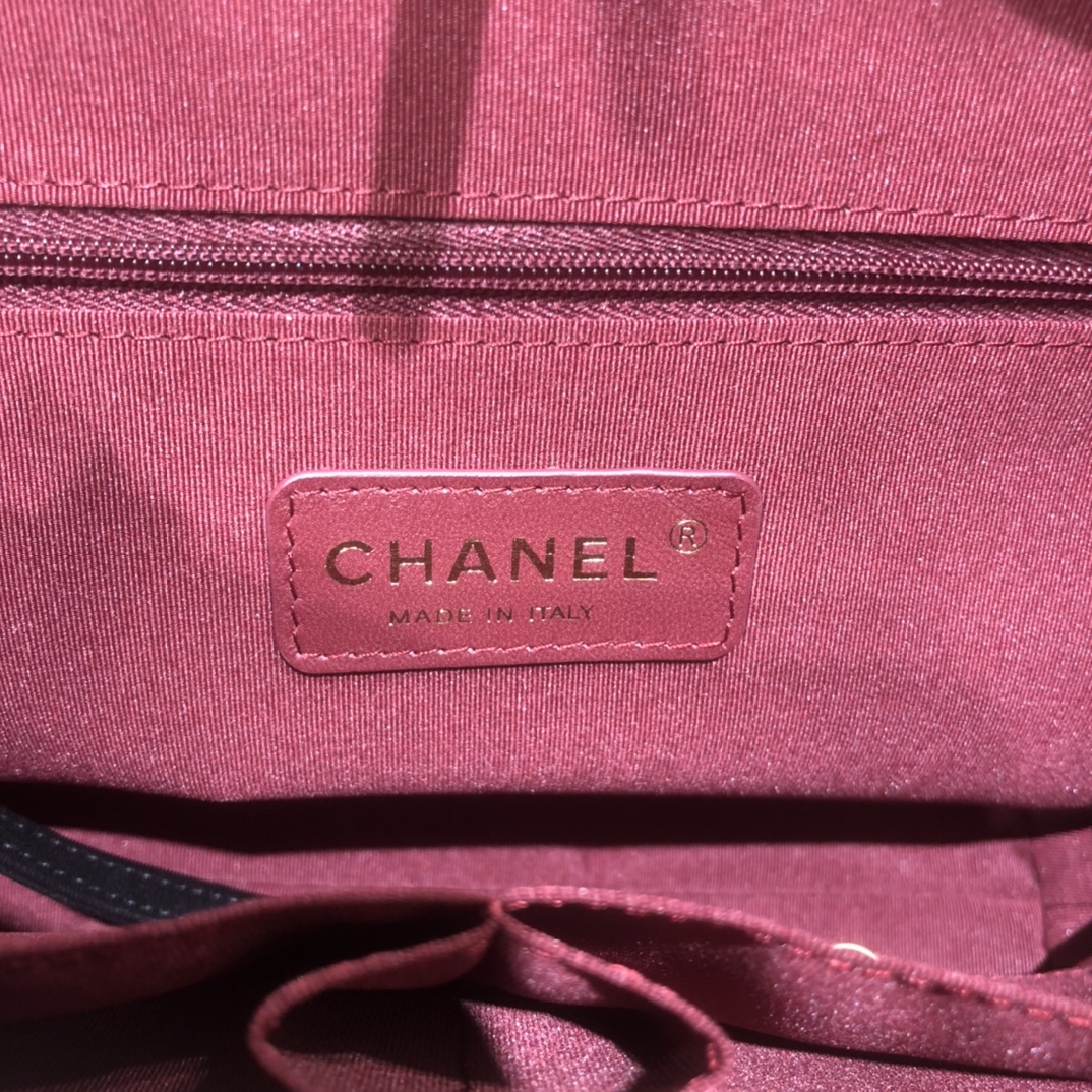 Chanel ～嬉皮包 ～小号～进口小牛皮～个性十足～现货实拍
