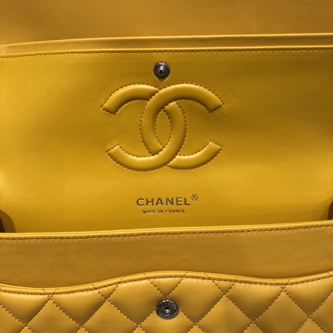 Chanel Cf中号 经典系列 ～原厂进口小羊皮～全钢五金～尺寸：15.5*25.5*6.5cm