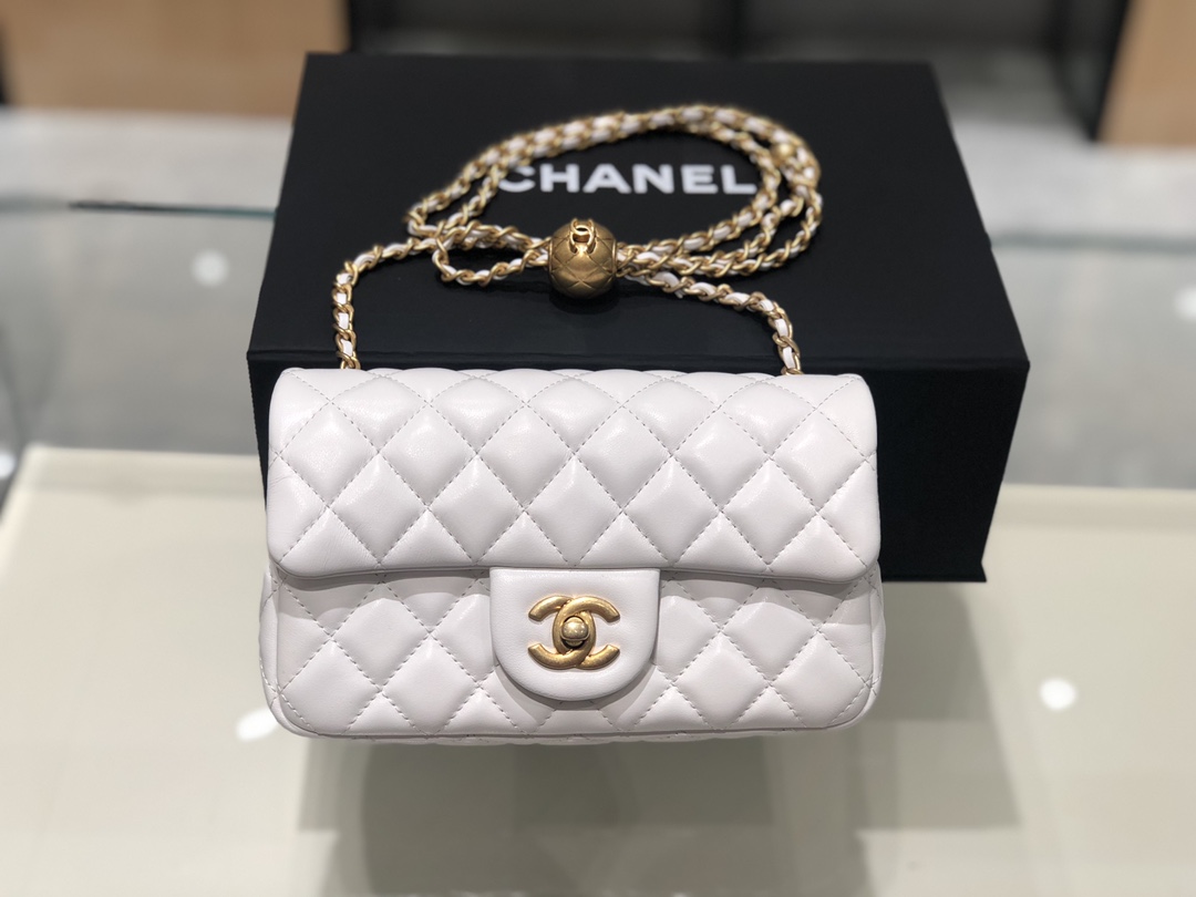 Chanel ｛真品级｝金球 ～大 mini～代购版本进口原厂小羊皮 ～好看又能调节链条长短～24K复古鎏金～尺寸：**