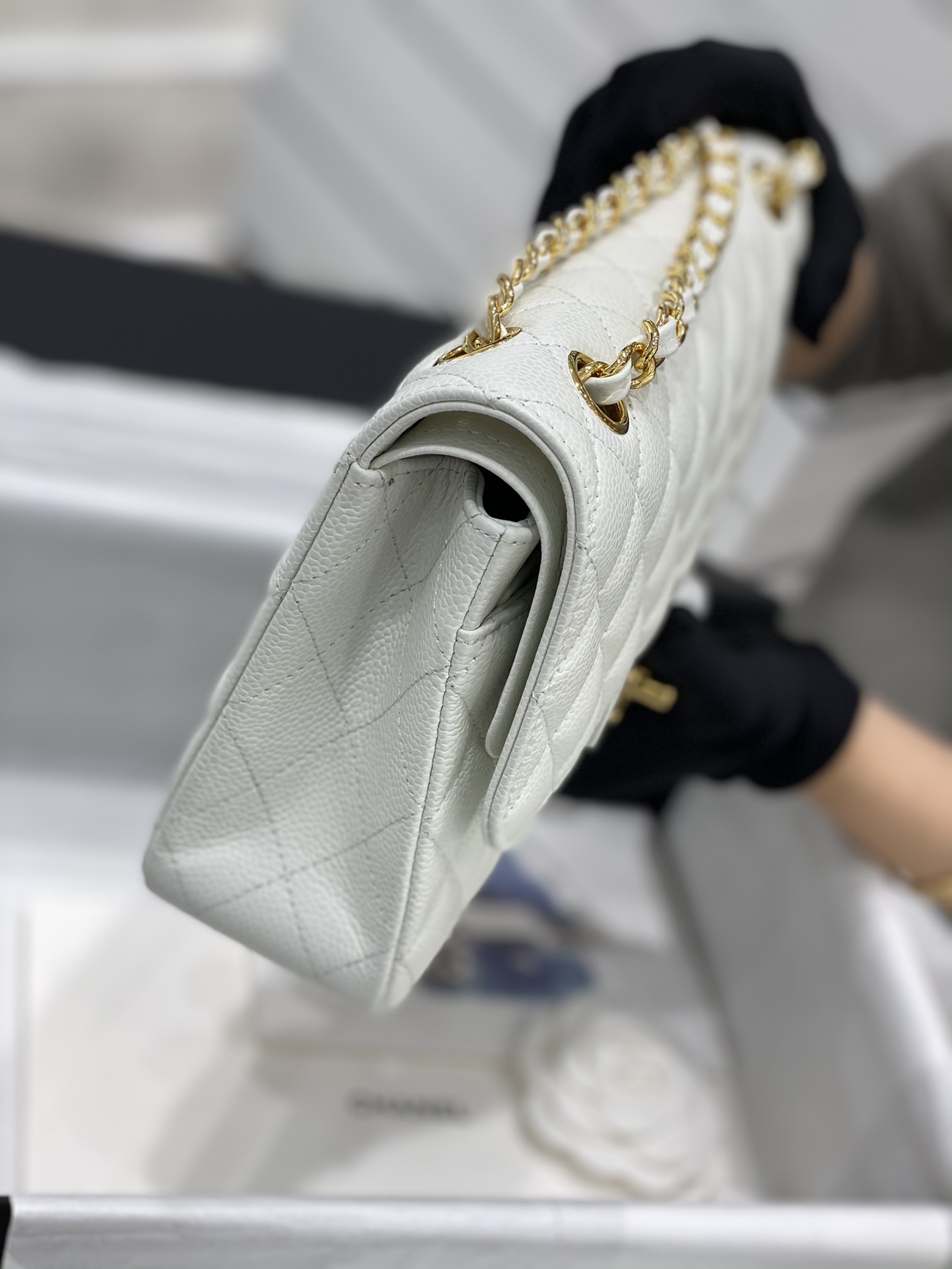 现货  【真品级】Chanel CF 25  热卖色白色+亮金扣  法国原厂Haas球纹鱼子酱牛皮  