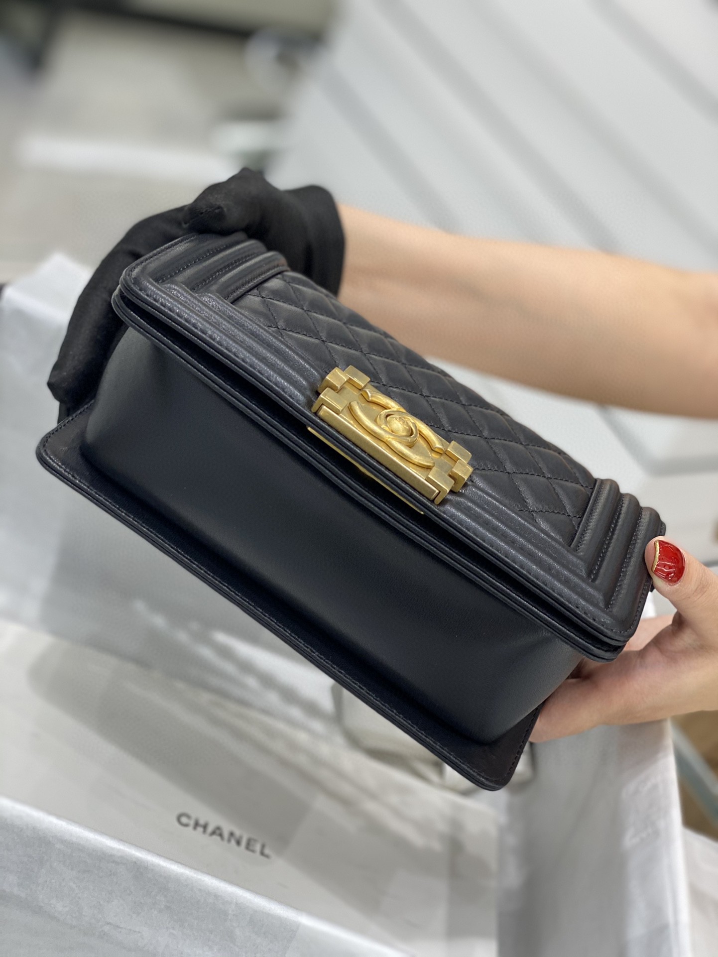 Chanel Leboy 【真品级】原厂bodin joyeux 羔羊皮   图为 20cm   黑色～v纹～砂金
