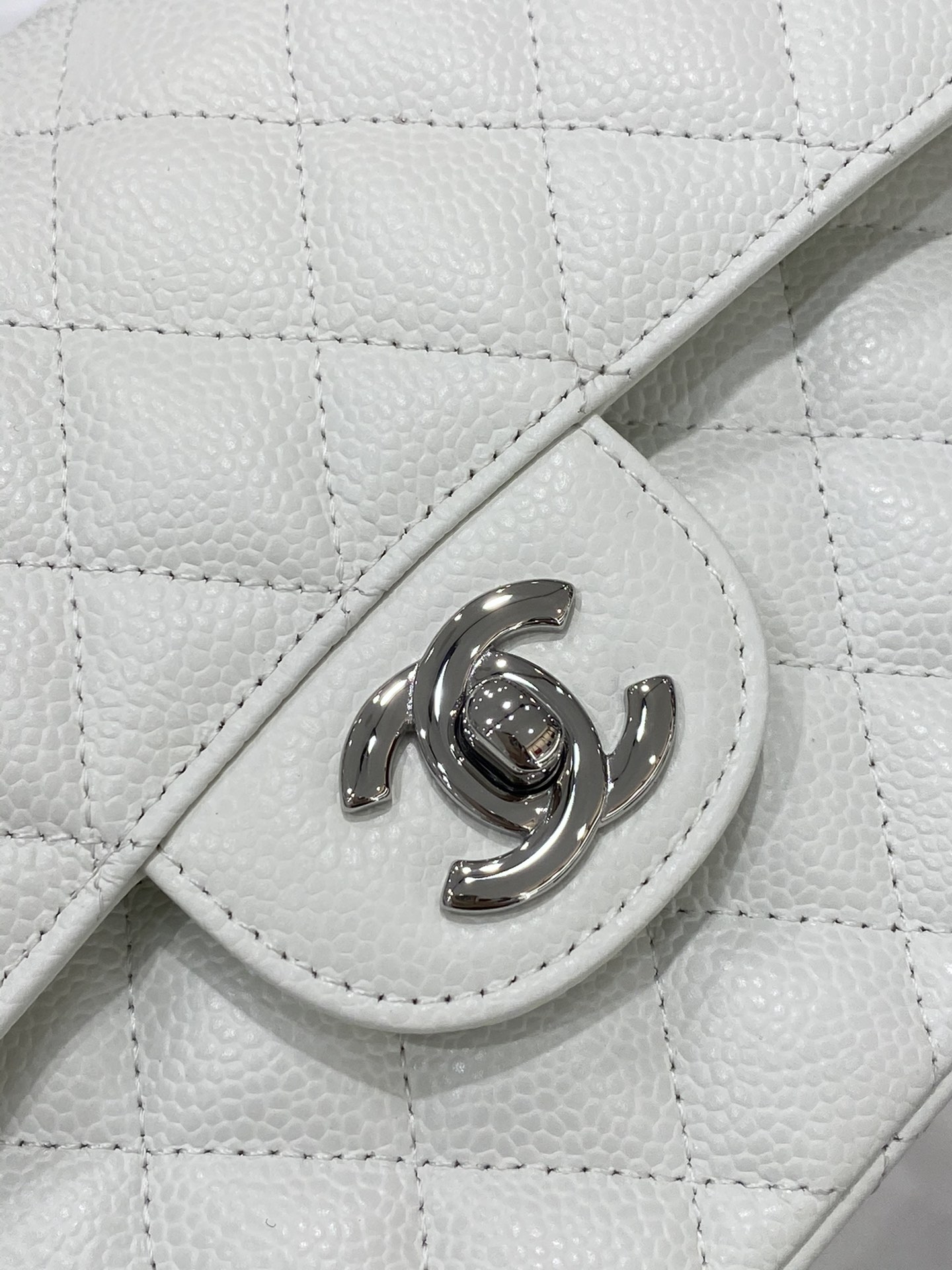 现货  升级版带芯片【真品级】Chanel CF 23cm  热卖色️白色+亮银扣  法国原厂Haas球纹鱼子酱牛皮 23