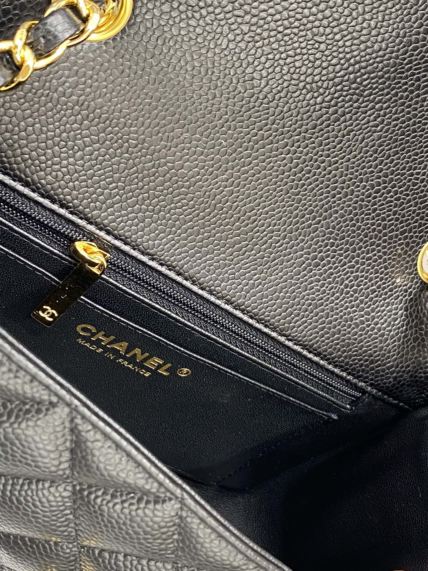 现货  【真品级】Chanel CF 20→（盖头边缘无车线）  黑色金扣  法国原厂Haas球纹鱼子酱牛皮 20cm