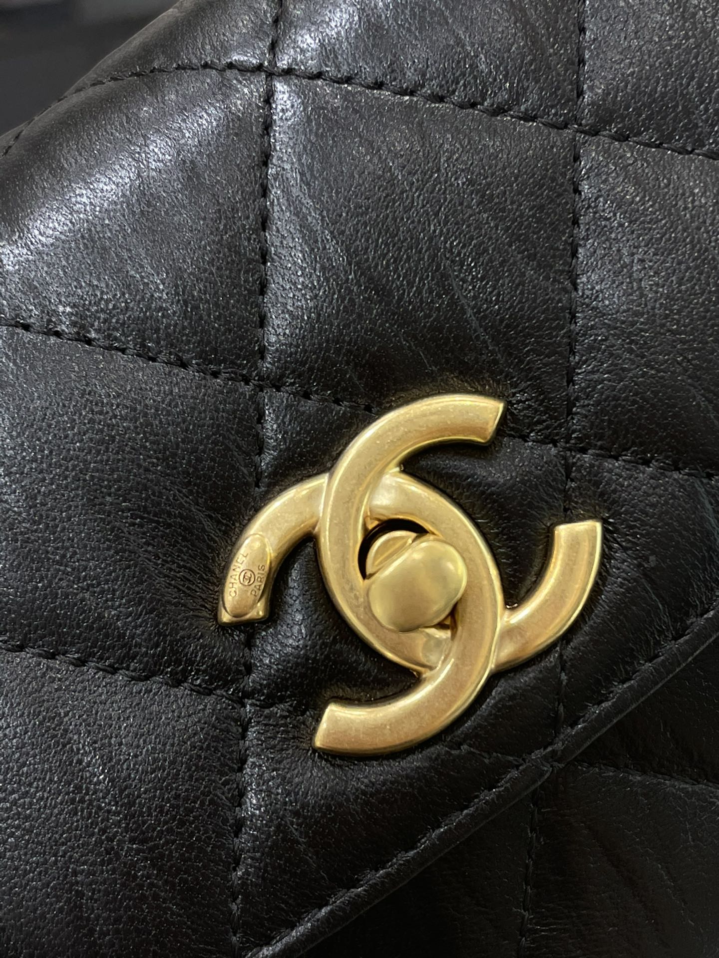 Chanel New CoCo Handle 定型手柄上连绵的双C设计 复古金 20×8×21cm