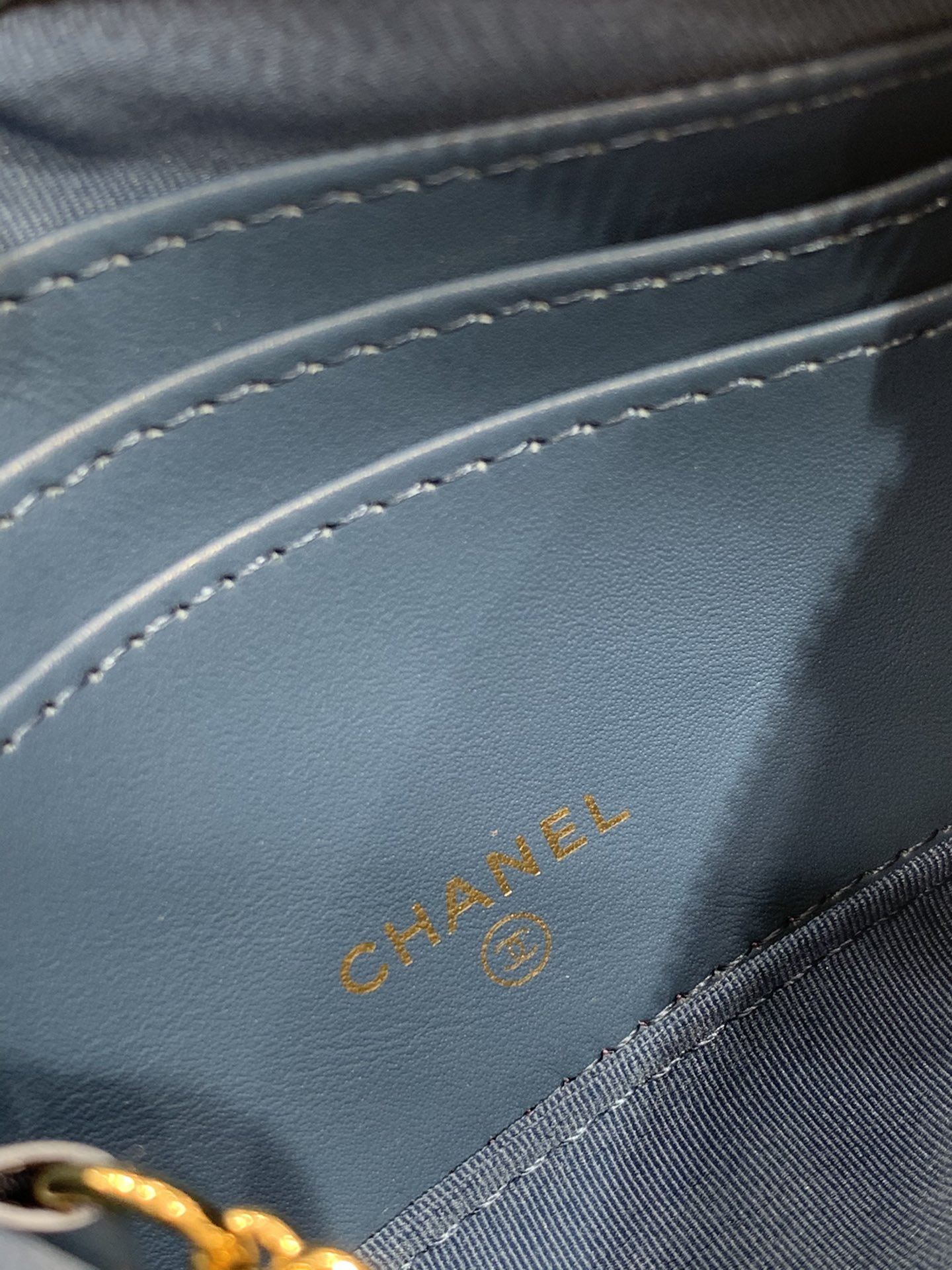 Chanel→零钱包 拉牌是双C标志性logo 高品质 蓝色鱼子酱牛皮～金扣