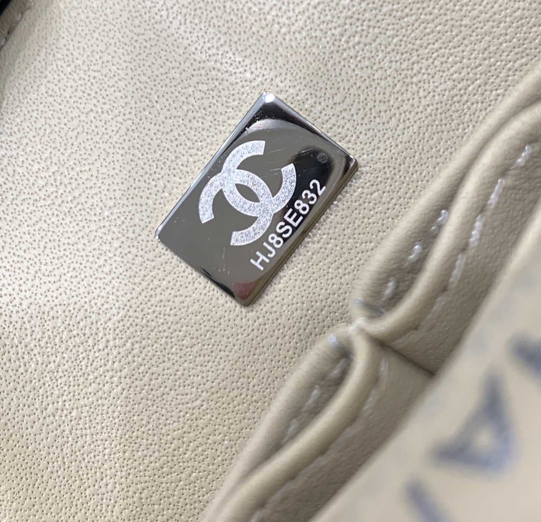 升级版带芯片 2021春夏新品 全钢银色金属  真品级 Chanel CF小号 23  原厂bodin joyeux 羔羊皮 ️杏色羊皮银扣
