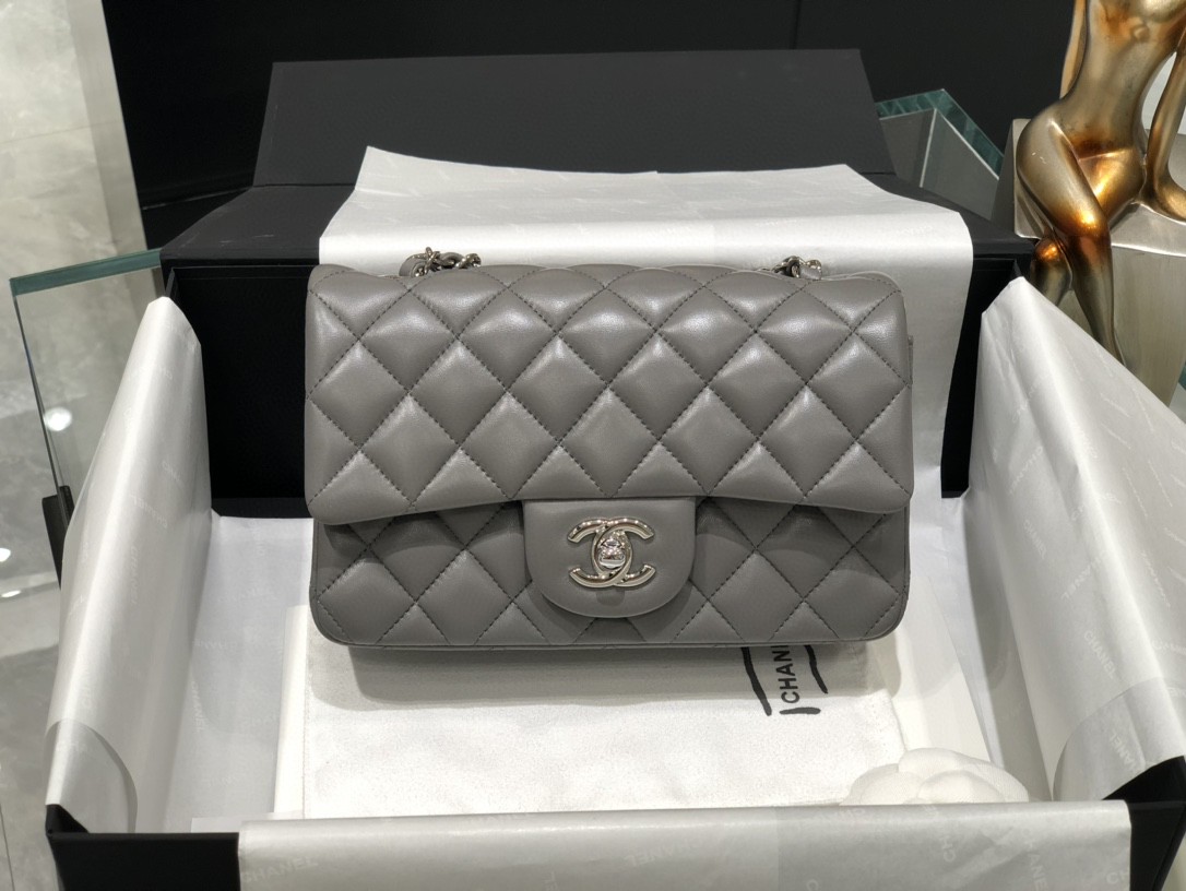 Chanel  ｛真品级｝ CF大mini 高级灰  这个颜色太好看了  小羊皮 手感很柔软 低调奢华 尺寸20Cm