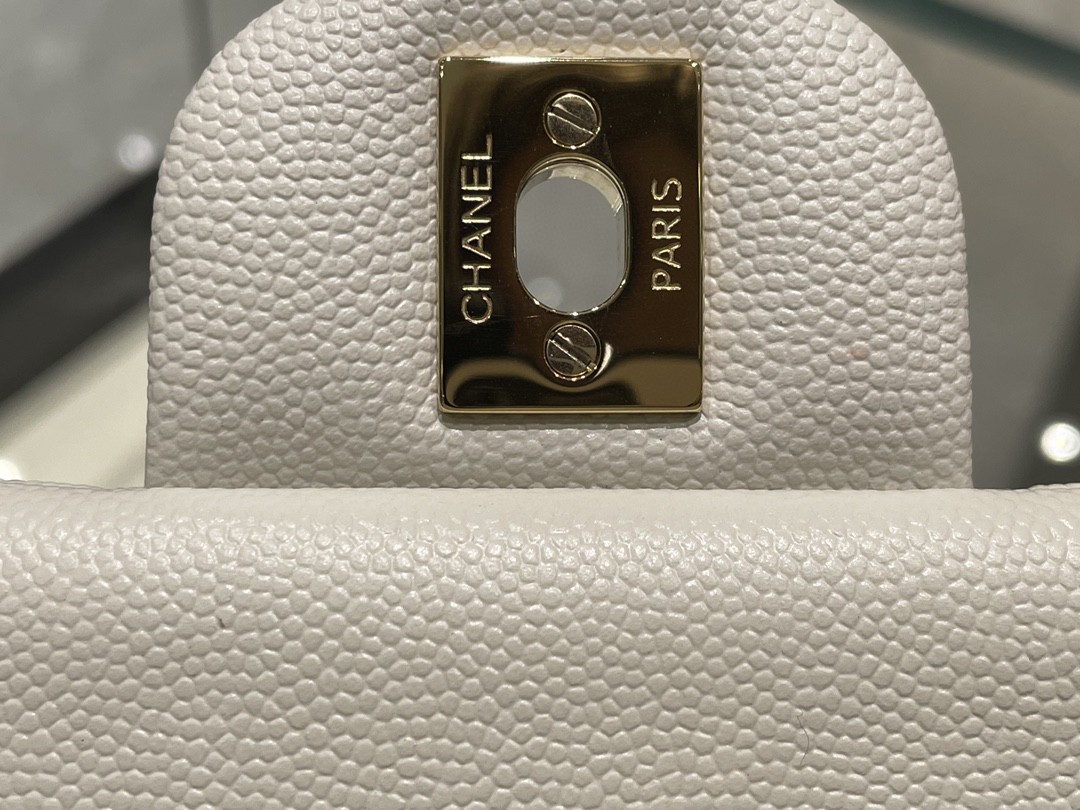 真品级 Chanel CF中号 奶昔白 这个颜色真的被美哭 背上它就是小仙女一个～原厂进口皮～全钢淡金扣～25Cm