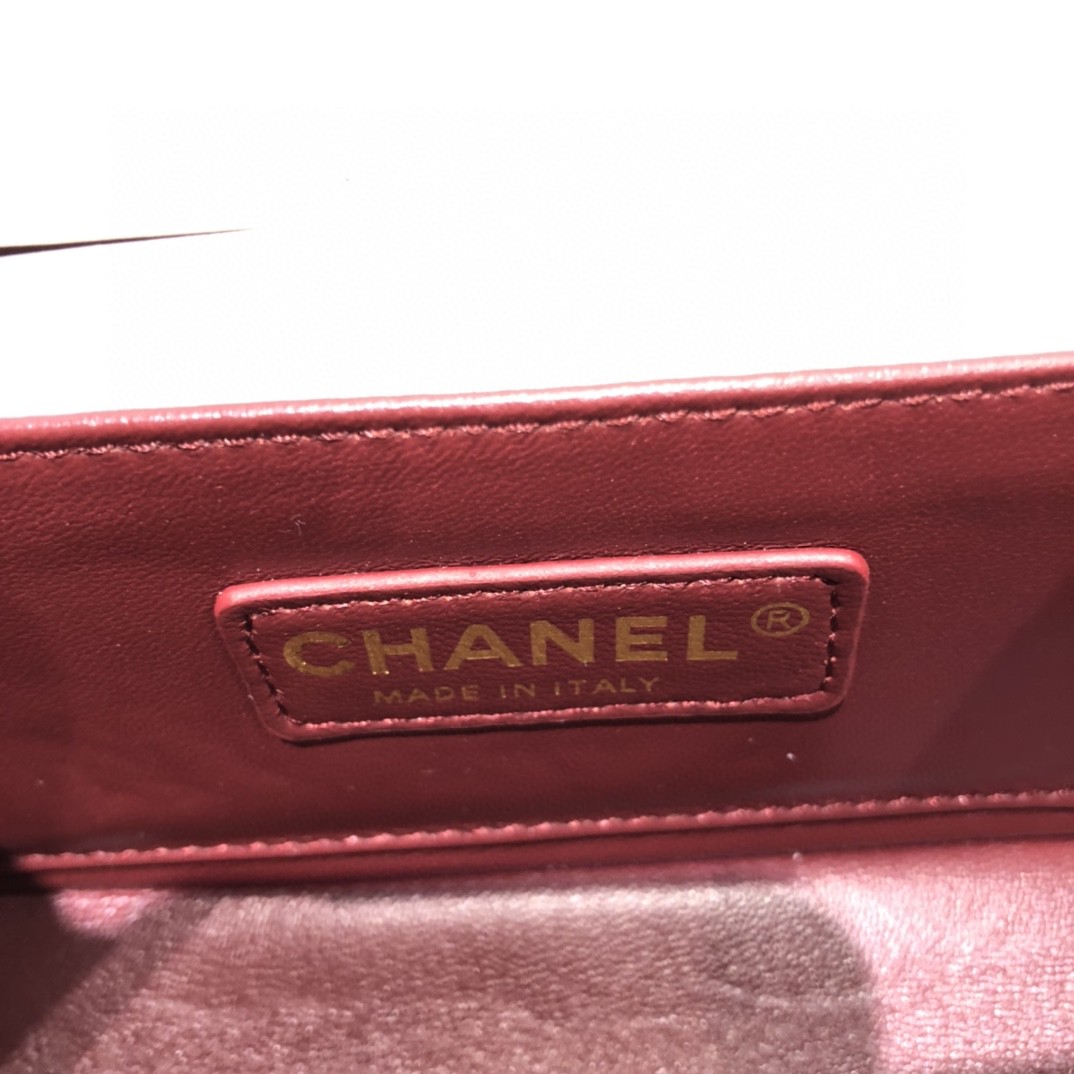 Chanel ｛真品级｝ 2021手工坊系列～双球口盖包～光面牛皮～既有光泽度又耐磨~尺寸：12-19-8cm